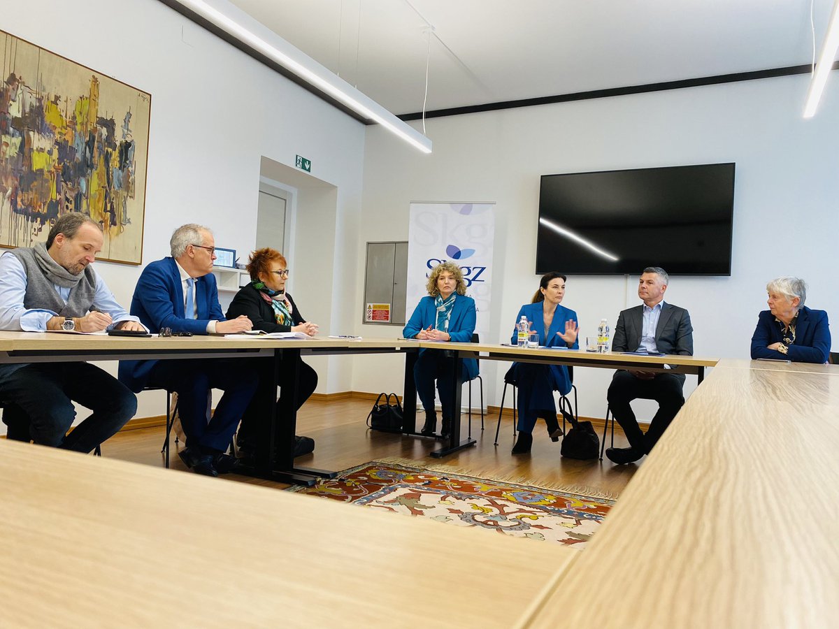 [SLO - ITA 🇸🇮🤝🇮🇹 PROJEKT ČEZMEJNEGA SODELOVANJA🇪🇺] Pogovor EP v Trstu s predstavniki organizacij Slovenske manjšine v ITA (SKGZ, SSO, SDGZ, ZSKD, ZSŠDI, Kmečke zveze, Zadružne kraške banke, Primorskega dnevnika), senatorko Tatjano Rojc in župani dvojezičnih občin. @ale_moretti