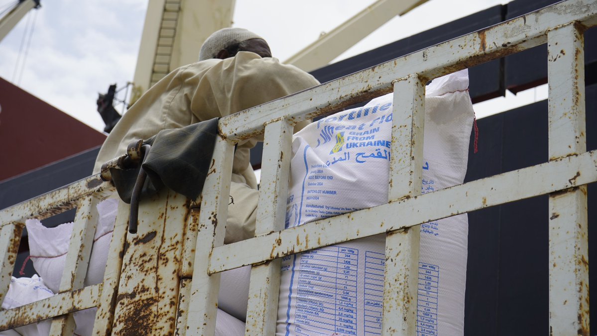 This week, the Grain From Ukraine @grainfromua, our Sudanese partners, and the UN's @WFP delivered another shipment of Ukrainian grain to Sudan, which will provide monthly assistance to two million people facing severe hunger and food insecurity. Ukraine continues to support the…