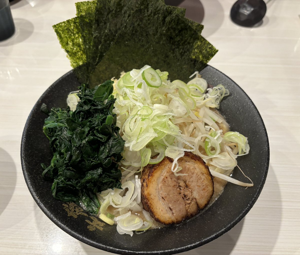 bakaphard's tweet photo. 文蔵の限定豚そばで優勝してきた https://t.co/IuYne6NgML