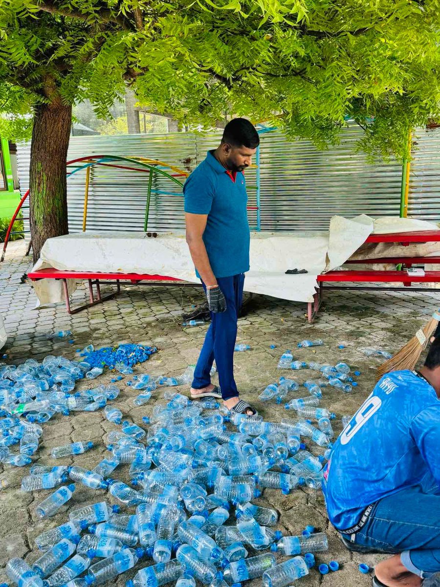 NoPlasticMDV's tweet photo. AA. Himandhoo School Environment and Health Club ge faraathun Earth Day faahaga kurumah single use plastic madhu kurumuge gothun Himandhoo Cafe/ Restaurant thakun ukaalaa plastic fulhi ehkohggen @parleymv aai havaal kurumuge masakkai kuriah gendhiun. https://t.co/jXdUkbiCW6