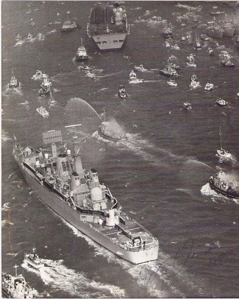 @Hantsprints Having said she was a one off I see there’s two in this picture. Date of it was Sept 17th 1982. I know this because I was on HMS Bristol following immediately behind Invincible on our return from down South. What a day that was!