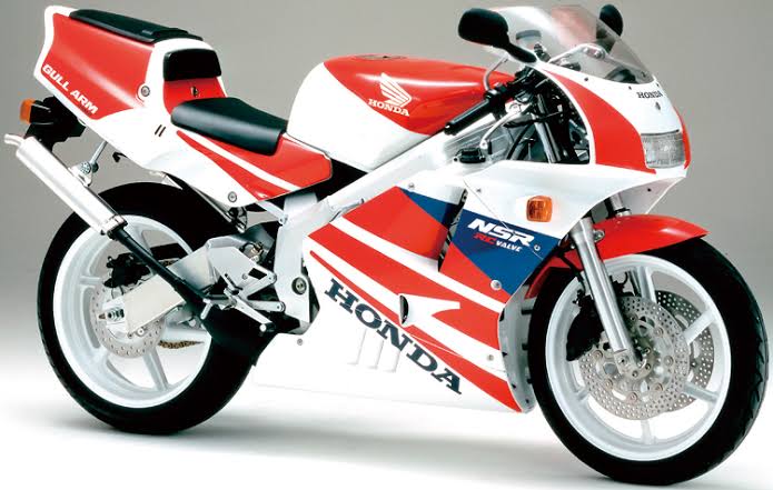 病院の行き帰りで今はもう製造してなくて高額になってるバイク2台見れて嬉しかった

カワサキ KH250
ホンダ NSR250