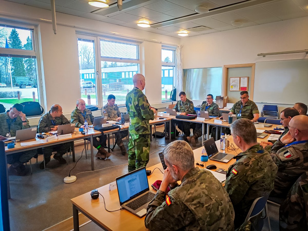 Personnel of the HQ NRDC-ESP deliver the #NATO Land Tactical Planning Course at the Sweeden Armed Forces International Center @sweintcentre.
The course is based on NATO doctrine in a warfighting corps scenario.
We are proud to collaborate with our Allies & Partners.
#WeAreNATO