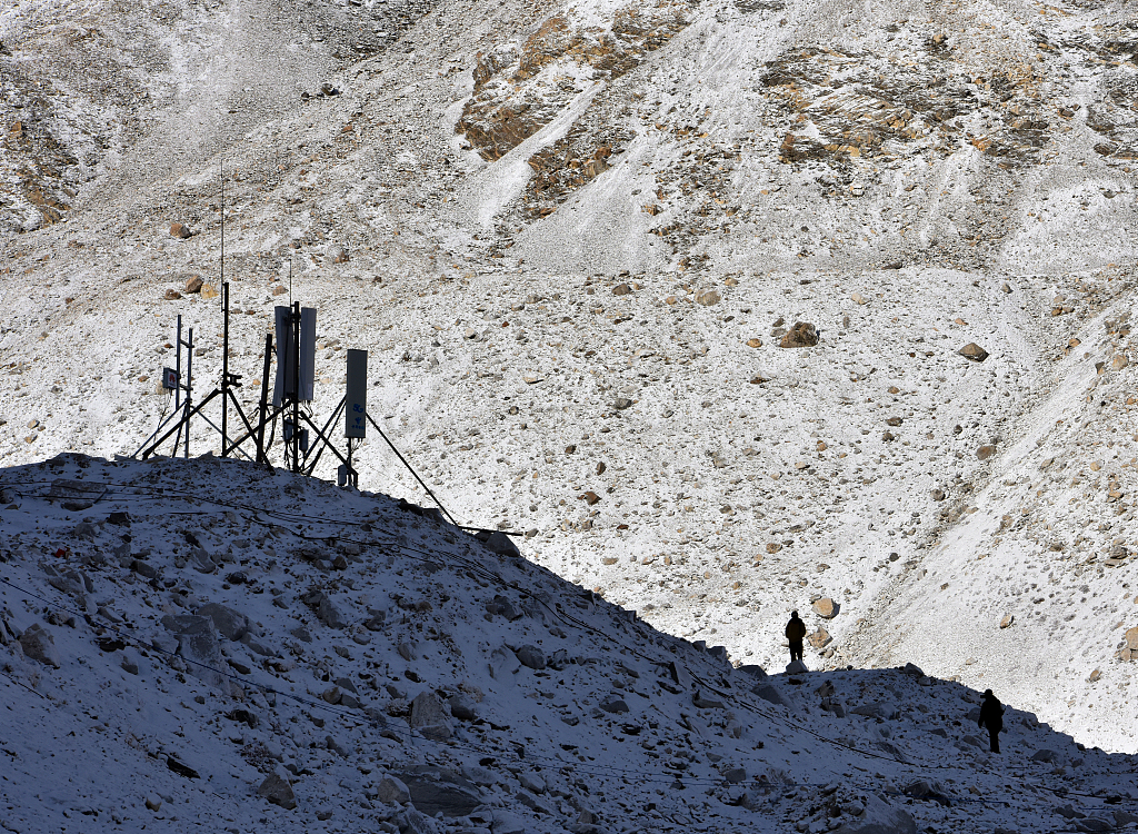 The first #5G-A (5G-Advanced) base station has been launched in the Mount Qomolangma area on Wednesday, marking the entry of the world's highest peak region into the 5G-A era. 👍📳 #ModernXizang #ThrivingXizang brnw.ch/21wJcFt