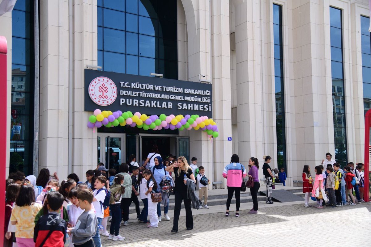 Tiyatro çocuğun sosyal gelişimi için çok önemlidir. Çocuklarımıza tiyatro sevgisini aşılamayı ihmal etmeyelim. “Küçük Hanımlar, Küçük Beyler Çocuk Festivali” 📍Devlet Tiyatroları #Pursaklar Sahnesi 👉🏻Bilet Satın Almak İçin: biletinial.com #tiyatro #çocukoyunu…