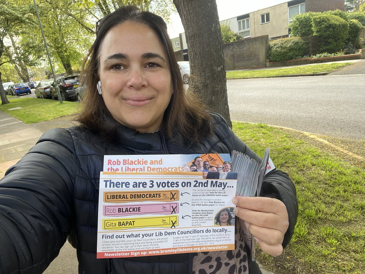 Out delivering our latest ward leaflet with local news and info on our brilliant candidates for London Mayor (@robblackie) and London Assembly (Beckenham resident @MsAlliance) in the 2 May election.