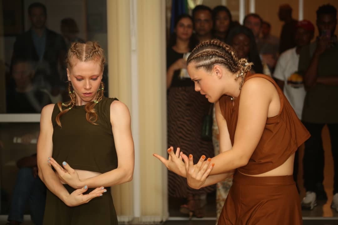 Profound emotions, contemporary dance & a message of unity & peace 🕊️. These were the highlights of the “OFUOBI” dance performance organised by the 🇩🇪 Consulate Lagos in collaboration with Kari Tanzhaus Kempten & Society of the performing arts in Nigeria 🇳🇬