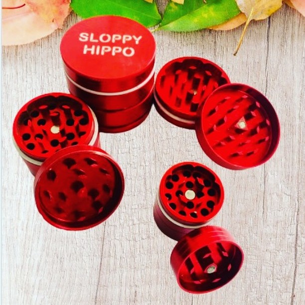 Grind it, don't mind it. Turning herbs into happiness, one twist at a time. 🌿
.
#sloppyhippo
#grinder #gravelgrinder
#sloppyhippoofficial #sloppies#pipe#sloppyhippogrinder#glassart#smoking#smokingfetish#waterpipes#vapeusa#bongs#candles#sloppyhippo#cannabisculture#smoke
