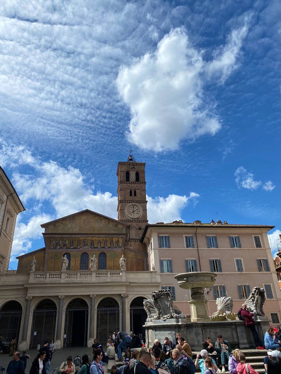 Un dipinto naturale neo cielo di #roma #romeisus #26aprile @TrastevereRM