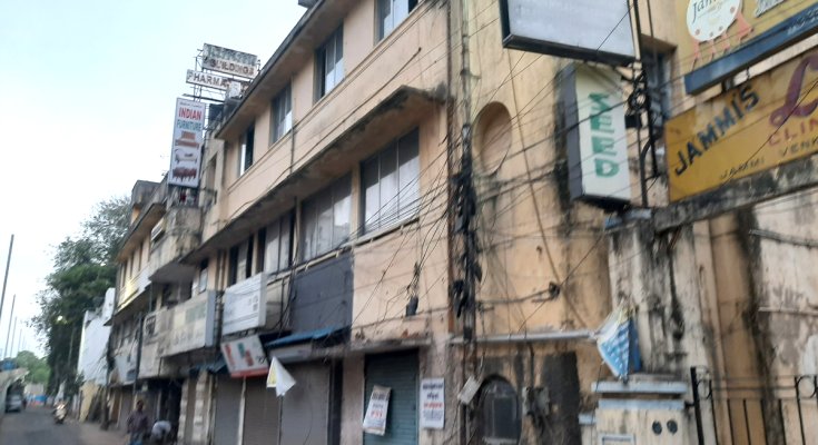 🚨 Mylapore to lose a landmark, Jammi Buildings to be re-developed by BBCL

The Jammi brand name, 127-years-old now, became known for its Ayurvedic medicines, which were based on original texts and Ayurvedic formulations by its founder, late Dr. Jammi Venkataramanayya. #Chennai