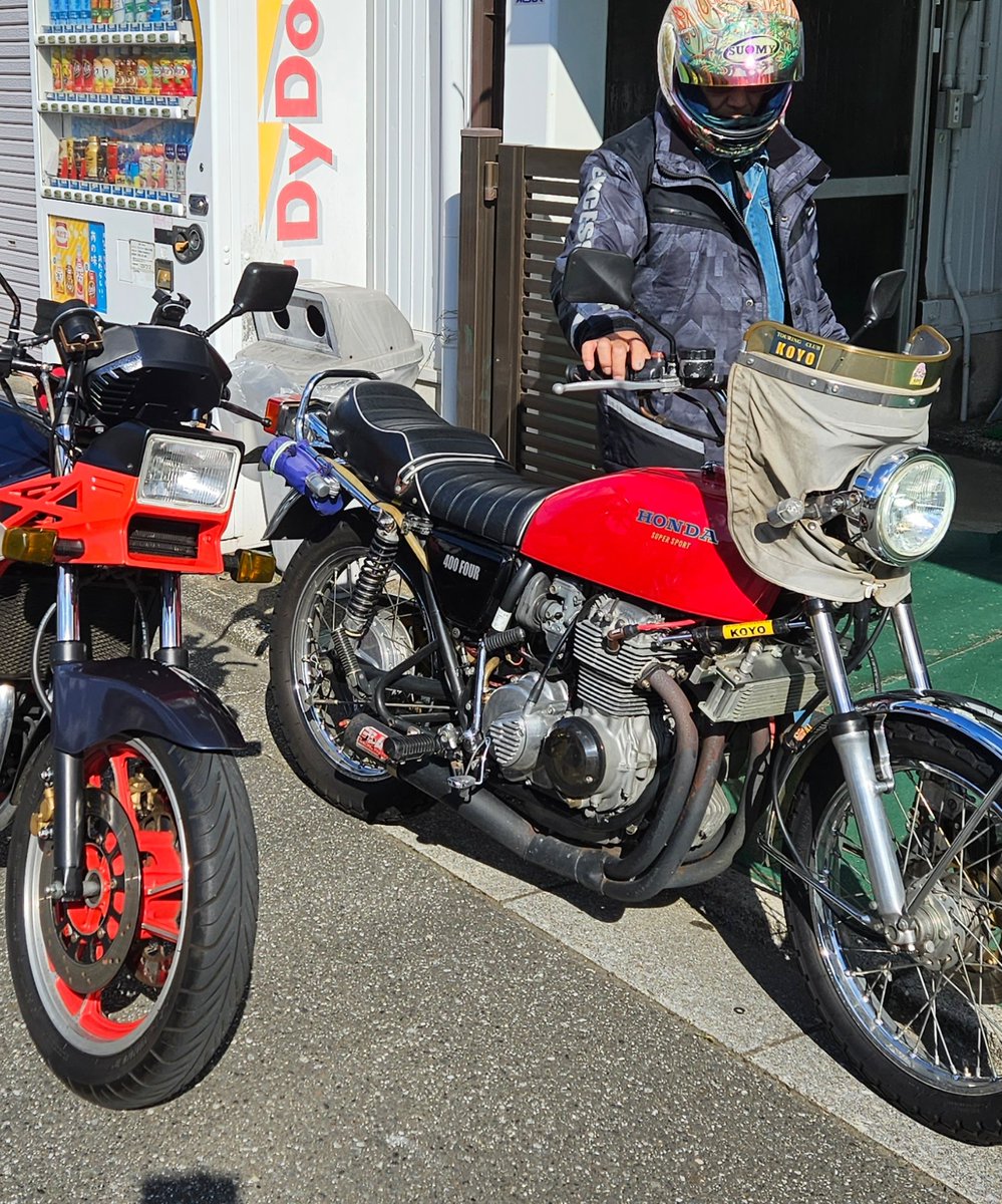 AwEzAvEhAlncJT7's tweet photo. エンジン始動!!
全開で行こー!!!
#ホンダ
#スズキ
#ヨンフォア
#400four
#赤いバイク
#KOYO
#カスタムバイク
#バイク https://t.co/eLBQTm0Yc0