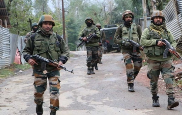 Two terrorists killed in encounter with security forces in Sopore district of Baramulla.
#JammuKashmir #baramulla 
#army #securityforces