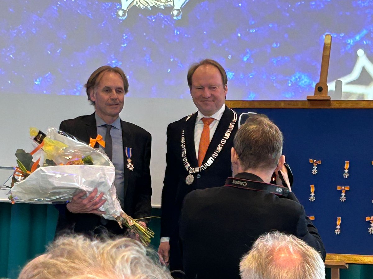 Humane Genetica Amsterdam UMC (@geneticams) on Twitter photo Vandaag heeft ons afdelingshoofd Marcel Mannens een lintje ontvangen ter benoeming tot Ridder in de Orde van de Nederlandse Leeuw. Van harte gefeliciteerd Marcel met deze prachtige prestatie! @MannensMarcel <a href="/erfelijk_artsen/">VKGN</a> <a href="/Erfocentrum/">@erfocentrum</a> <a href="/amsterdamumc/">Amsterdam UMC</a> Vandaag heeft ons afdelingshoofd Marcel Mannens een lintje ontvangen ter benoeming tot Ridder in de Orde van de Nederlandse Leeuw. Van harte gefeliciteerd Marcel met deze prachtige prestatie! @MannensMarcel <a href="/erfelijk_artsen/">VKGN</a> <a href="/Erfocentrum/">@erfocentrum</a> <a href="/amsterdamumc/">Amsterdam UMC</a>