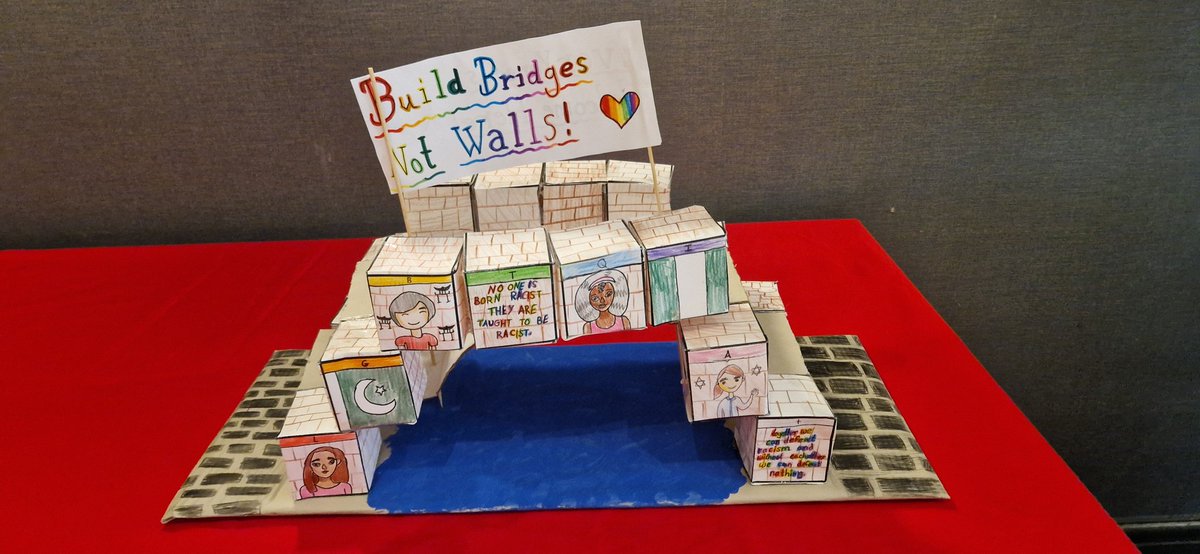 Love this entry in the @theredcardwales Creative Competition. 'Build bridges not walls'. #RefugeesWelcome #Wales #ShowRacismtheRedCard @NEUnion @unitetheunion @unisontheunion @PFA @darrenpurse @SRTRC_England @DanielKebedeNEU