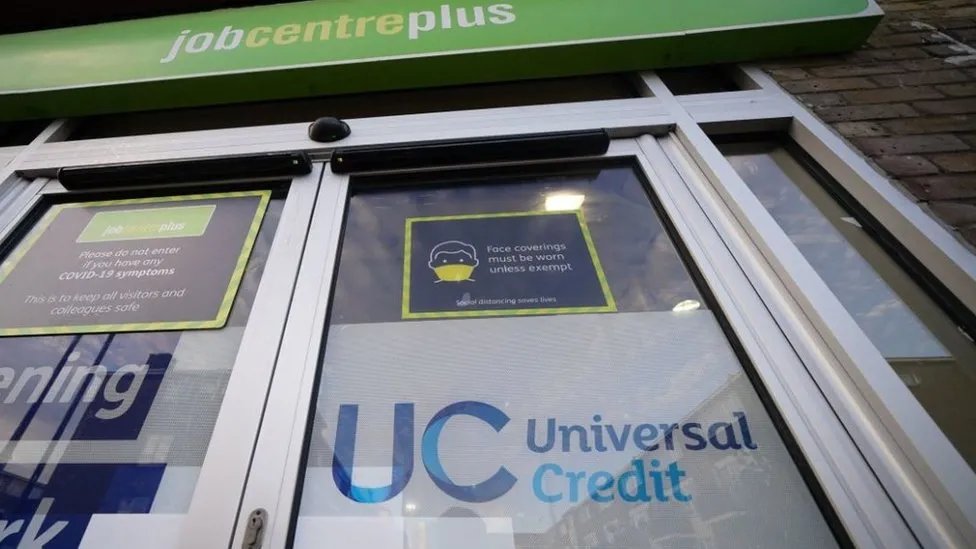 Thousands of vulnerable folk at risk of ending up without benefits. 1M claimants are being switched to UC replacing 6 older payments & the cross-party Public Accounts Committee said difficulties in the transition could see 4% - 40K slip through the net & their benefits stopped.