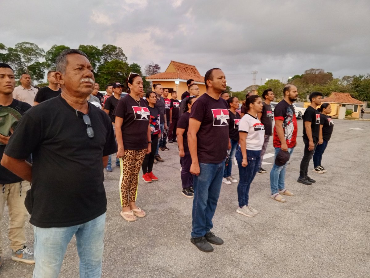 NOS FORMAMOS Y ESA ES NUESTRA LUZ Con la entonación de las gloriosas notas de nuestro himno de Venezuela e himno TUPAMARO continuamos en el segundo día del taller de 'Método y Estilo'. En el Estado @MirandaMrt2 del @centralmrt @NicolasMaduro