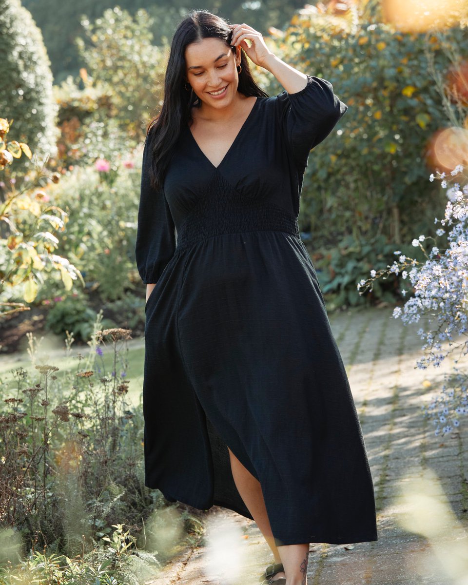 Because chilly days don’t mean that you have to skip dress wearing. Shop up to 60% OFF our Rene Midi Dress plus lots more in our Spring Sale: bit.ly/3Q9DXH9 #fatfacemadeforlife #dresses #springdresses #fatfacesale