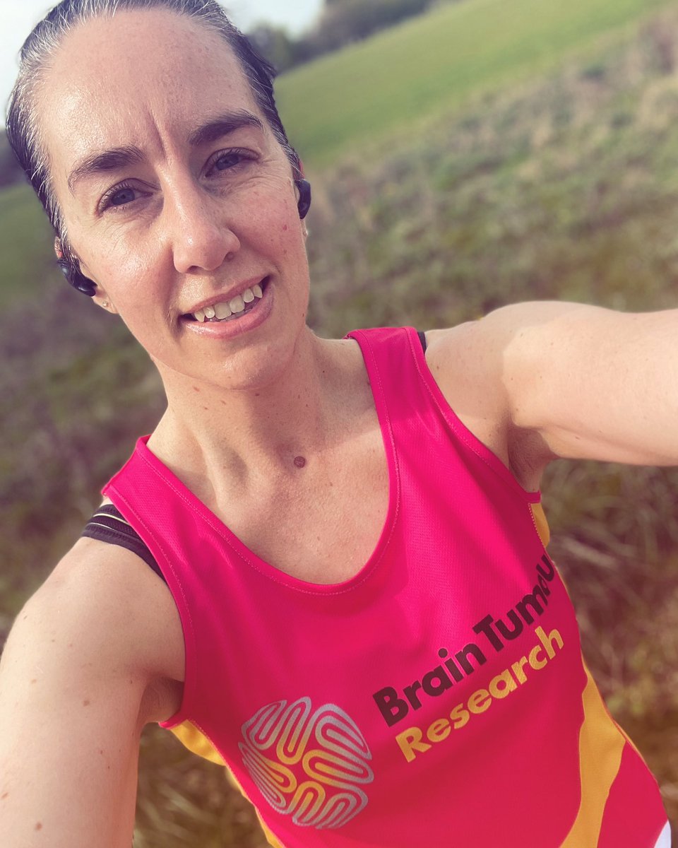 2️⃣ days until @PlymouthRunFest Proud to be wearing @braintumourrsch vest. Nervous after @BrightonMarathn / ankle injury / dodgy knees! SO GRATEFUL to everyone who has donated via @JustGiving to raise over £1,000 for such an important cause, close to our hearts. 🙏