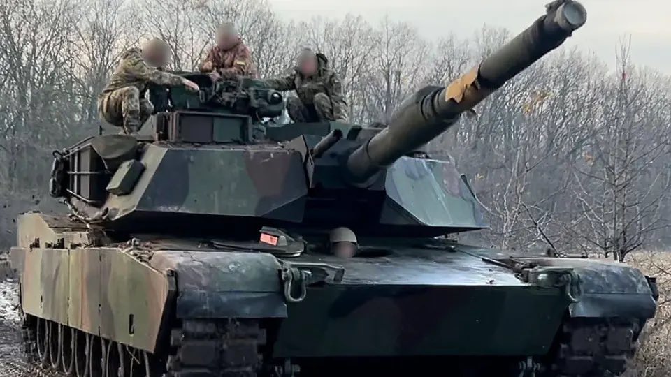 What does US aid to Ukraine look like? It requires the U.S. to constantly improve training and kit📈 Several U.S. military officials said that 🇺🇦 has pulled 🇺🇸M1A1 Abrams MBTs from the front due to their vulnerability to 🇷🇺 drones, however this is not the end of tanks. 1 | 3