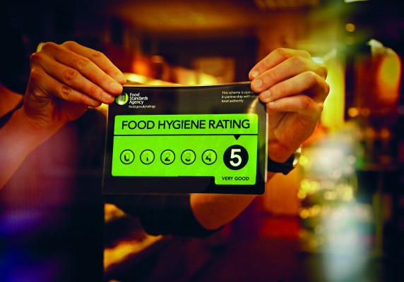 🍛 Eating out this weekend? Remember to check #foodhygiene ratings first.

We work with @foodgov to check food businesses meet food hygiene law - and help you make informed decisions on where to eat 😋

👀 Look for the #FHRS sticker or check ratings at: bit.ly/FenlandFoodHyg…