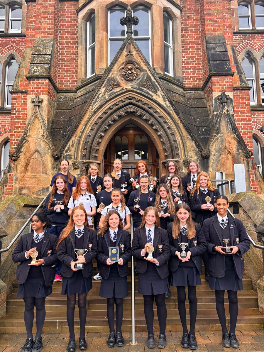 Congratulations to all the girls who won awards at the annual end of season hockey prize giving. #MCB #Methody #MadetoLead