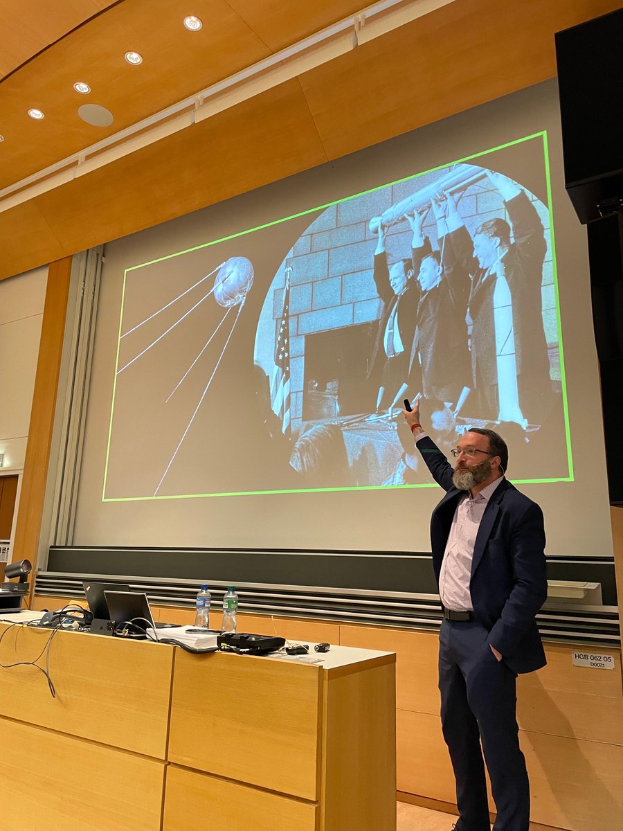 A big thank you to Dr Alexander MacDonald for his talk titled 'Our Long Space Age' during yesterday's #ISTPColloquium, where he enlightened us on the economic history of space exploration! More info: u.ethz.ch/Y0t0x @ETH_en | @bernauereth