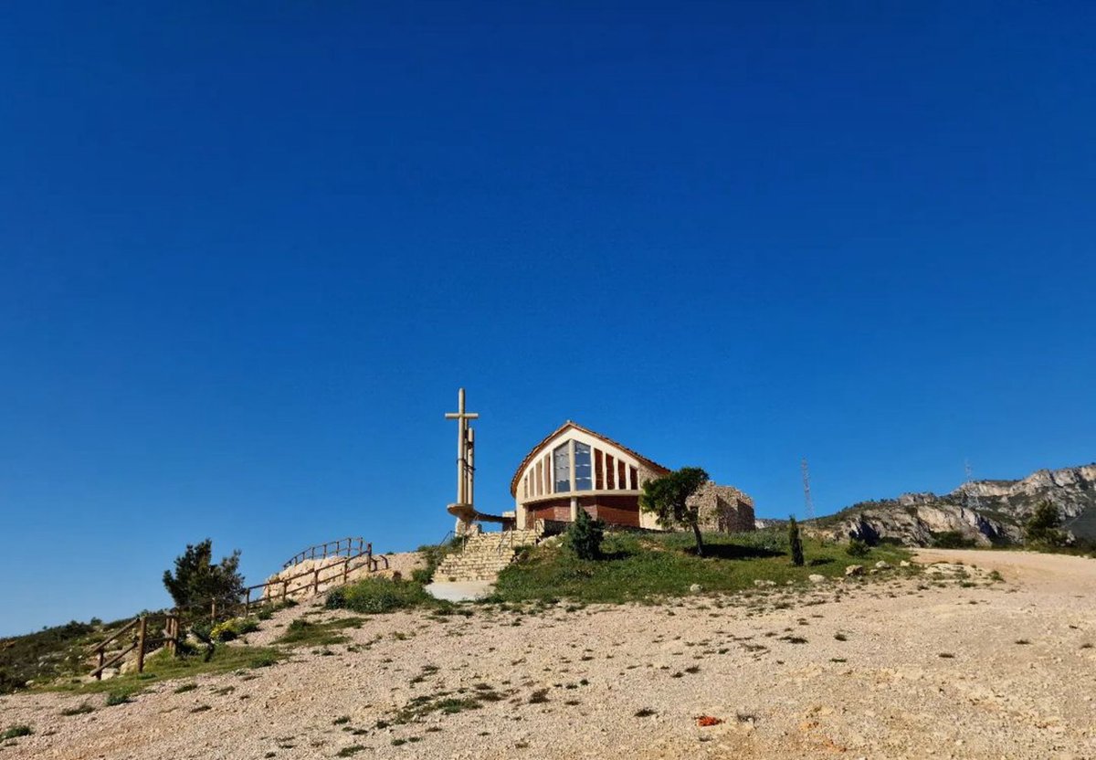 Visitar l’ermita de sant Roc és una excel•lent oportunitat per gaudir d’unes fantàstiques vistes de mar i muntanya del litoral de l’Hospitalet de l’Infant. Foto a Instagram: @hawnustorm #hospitaletdelinfant #costadaurada #catalunyaexperience #marimuntanya