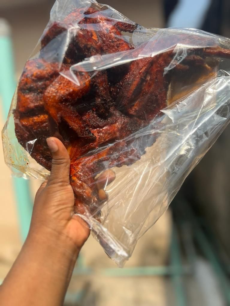 Hi Bestiessss Guineafowl is Available for immediate delivery please tell a friend to tell a friend🥰🥰🥰 Price:- 8,000 Location :- Lagos, Ibadan and Ogun states Please help retweet and refer I love you 🤍