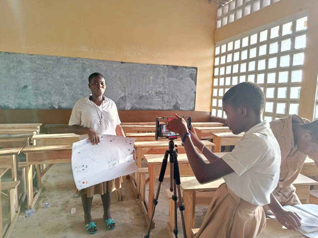 Être aux côtés des jeunes et leur partager nos savoirs en terme d'engagement ecocitoyen numérique 💚🌱 
C'est du bonheur absolu et indescriptible 💗
#EcoConscienceTV 
#numerique #civictech #TIC
#DUMEVI #jeunesse