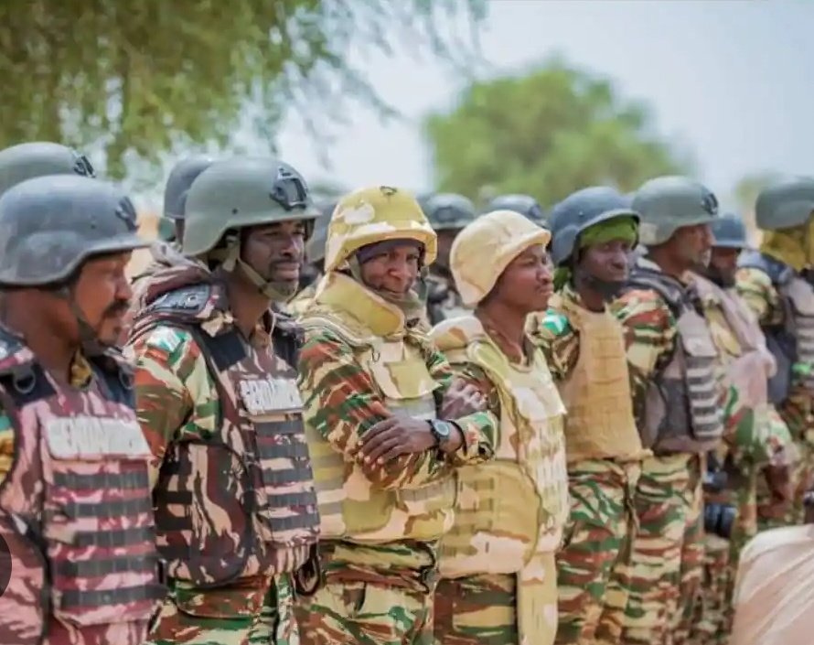 #Niger
Nous sommes fiers de notre armée qui est entrain de monter en puissance, ceux qui cherchent a ternir l'image de nos vaillant soldats sont tous complices de l'insécurité prévaut au Sahel et ils seront identifié et châtier conformément a la loi en vigueur.