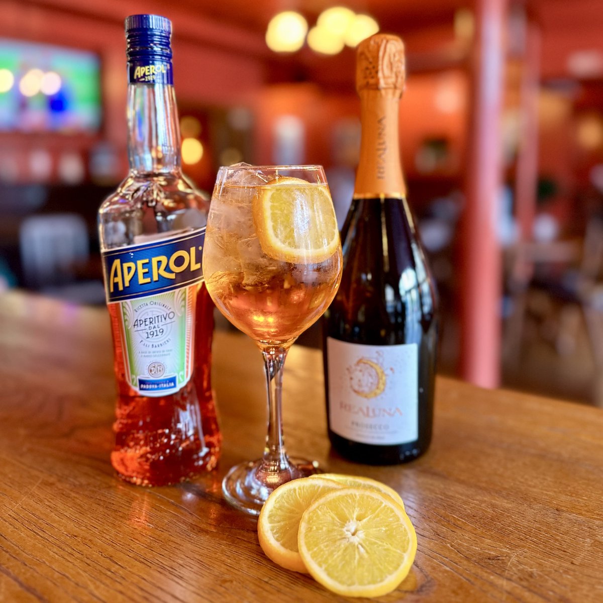 Fancy a refreshing Aperol Spritz while we wait for the weather to warm up . . . 

#aperolspritz #prosecco #toppedupwithsoda #orangegarnish #refreshingspritz #teddington #highstreet