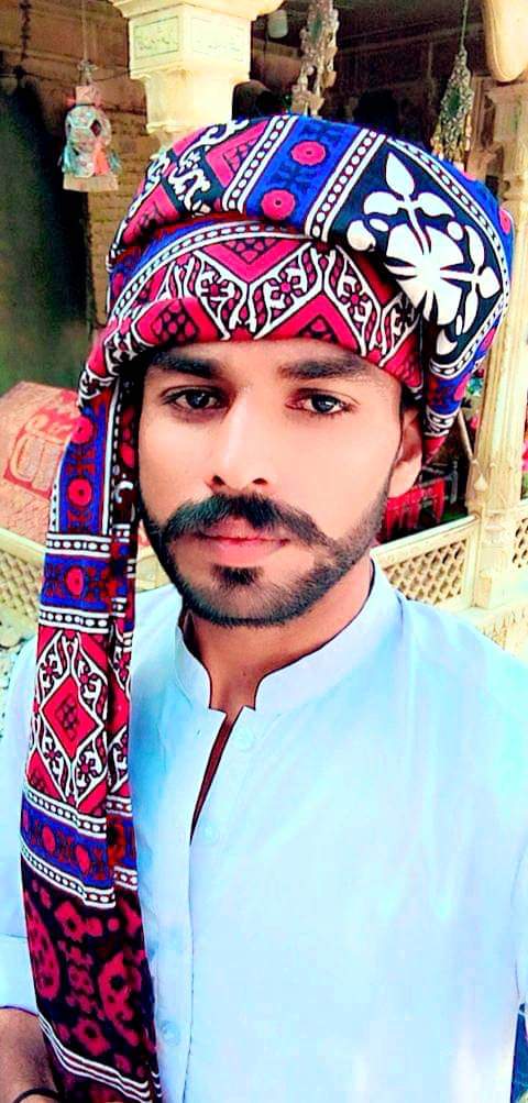 watanwariar's tweet photo. الرٽ :
 ڪراچي ڪورنگي جي انڊسٽريل ايريا مان قومي ڪارڪن يوسف شر ٽي ڏينهن اڳ پاڪستاني ايجنسين هٿان کنڀي گم ڪيو ويو آهي.
وائيس فار مسنگ پرسنس آف سنڌ پاران کنڀي گم ڪيل قومي ڪارڪن يوسف شر جبري گمشدگي جي مذمت ڪندي کيس فورن آزاد ڪرڻ جو مطالبو ڪجي ٿو.
وي ايم پي سنڌ
#ReleaseYousifShar https://t.co/PiyRJHIzWB