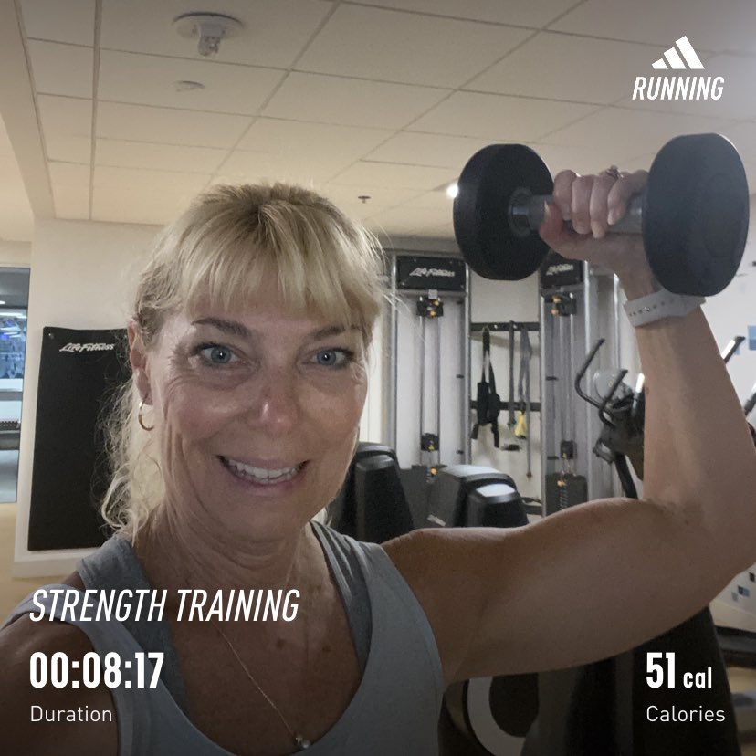 Quick set of dumbbells #flexfriday ⁦@fit_leaders⁩