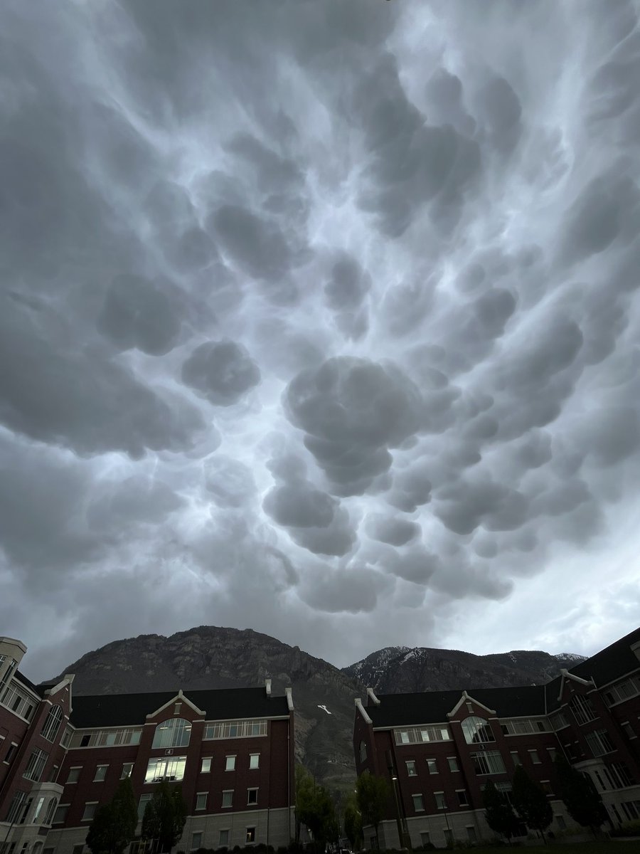 Mammatus cloud show above the Y last night #utwx