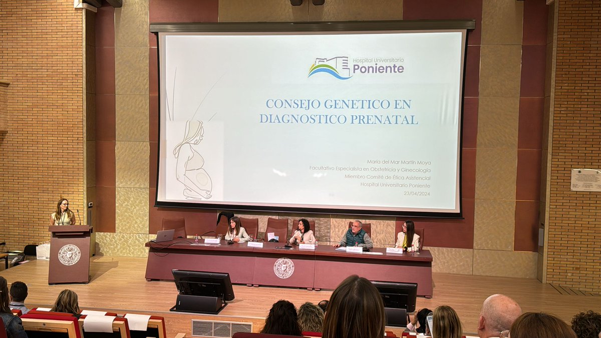 La especialista en Ginecología y Obstetricia del #HUnivPoniente María del Mar Martín, aborda en las Jornadas Provinciales de Bioética el consejo genético en el diagnóstico prenatal 
#SomosPoniente
@saludand @AlmeriaJunta @peacro @CheloArtero @juanbelmena