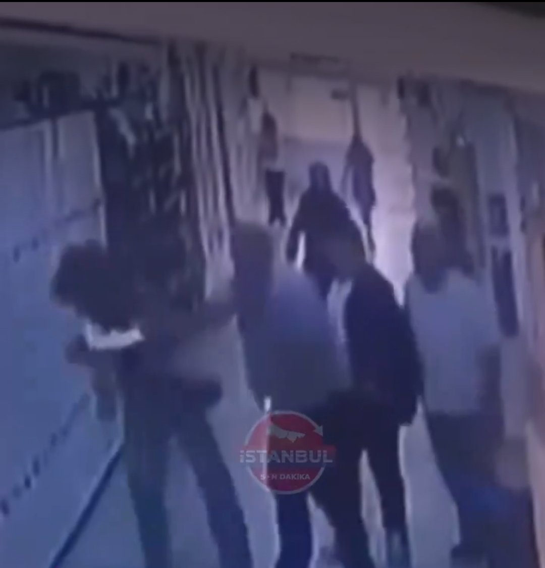 Öğrencilerine Dilan Polat taklidi yaptıran öğrtmn yüzünden tüm eğitim camaisını bir anda yerden yere vuranlar nerde?!?! Yoklar, olmazlar... Çünkü yıkmak kolay yapmak zor. Eğitimsizleştirilmek istenen bir toplum vardı işte oldu. Yazık ülkeme...
 #öğretmenimizyalnızdeğildir