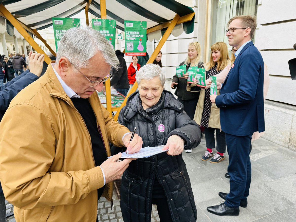 strankaSD's tweet photo. #PredsednikSD Matjaž Han je skupaj s kandidati na prihajajočih #EU volitvah @NevaGrasic, @LKarnelutti in @milan_brglez na stojnici @8Marec oddal podpis podpore k Evropski državljanski pobudi My Voice, My Choice za varen in dostopen splav v Evropi. https://t.co/GI0VA3Qwz1