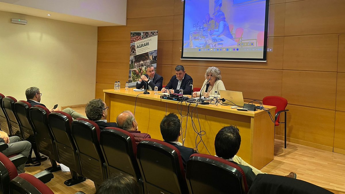 🐷🐮 Avui, a Lleida, @coopagrariesCAT ha celebrat una sessió de treball per analitzar les eines clau per fer front als desafiaments de futur de les cooperatives ramaderes, lleteres i de pinsos, que ha comptat amb diferents experts d'àmbit nacional i internacional.