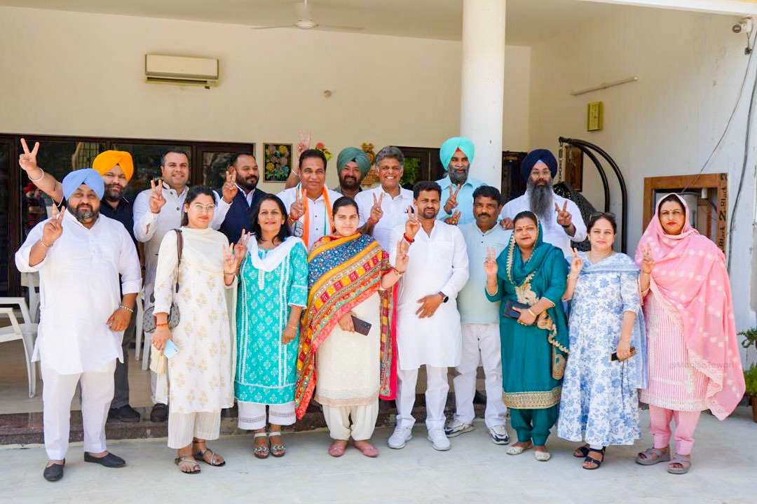 Purposeful meeting with the AAP Delegation, discussing the roadmap for success of Congress-AAP Alliance in the upcoming Lok Sabha elections in Chandigarh, along with Chandigarh Congress Committee President Sh. @LUCKYHSINC, Chandigarh AAP In-charge Sh. @DrSunnySingh, Mayor of…