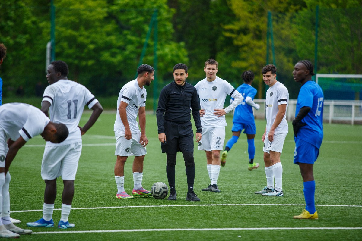 Footsider tweet media