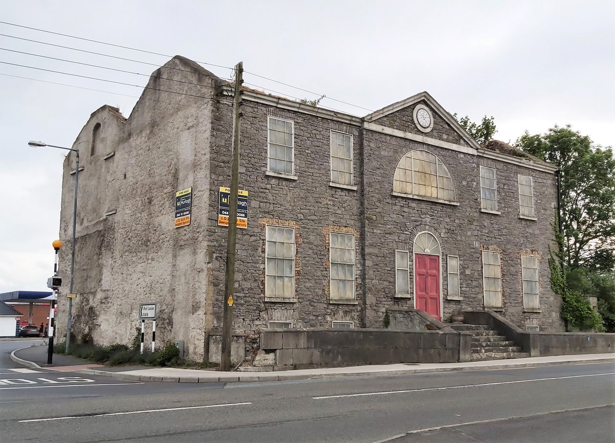 Arlington House, a key historic building of Portarlington, County Laois. Having survived in good condition until the 1980s it subsequently fell into a devastating state of ruin and in the early 2000s was de-roofed. #DerelictIreland
1/4