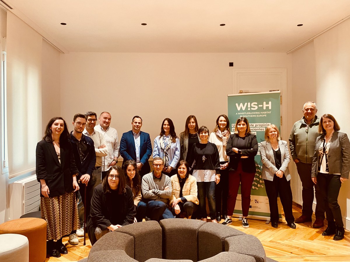 🙌 ¡Estamos de enhorabuena!

Hoy ha dado comienzo el proyecto #WiSH. Coordinado por <a href="/HayDerecho/">Fundación Hay Derecho</a> y cofinanciado por la 🇪🇺 <a href="/EU_Commission/">European Commission</a>, este proyecto busca construir un entorno propicio para la protección de los denunciantes de corrupción en 🇪🇸 España y 🇵🇹 Portugal.

¡Abrimos