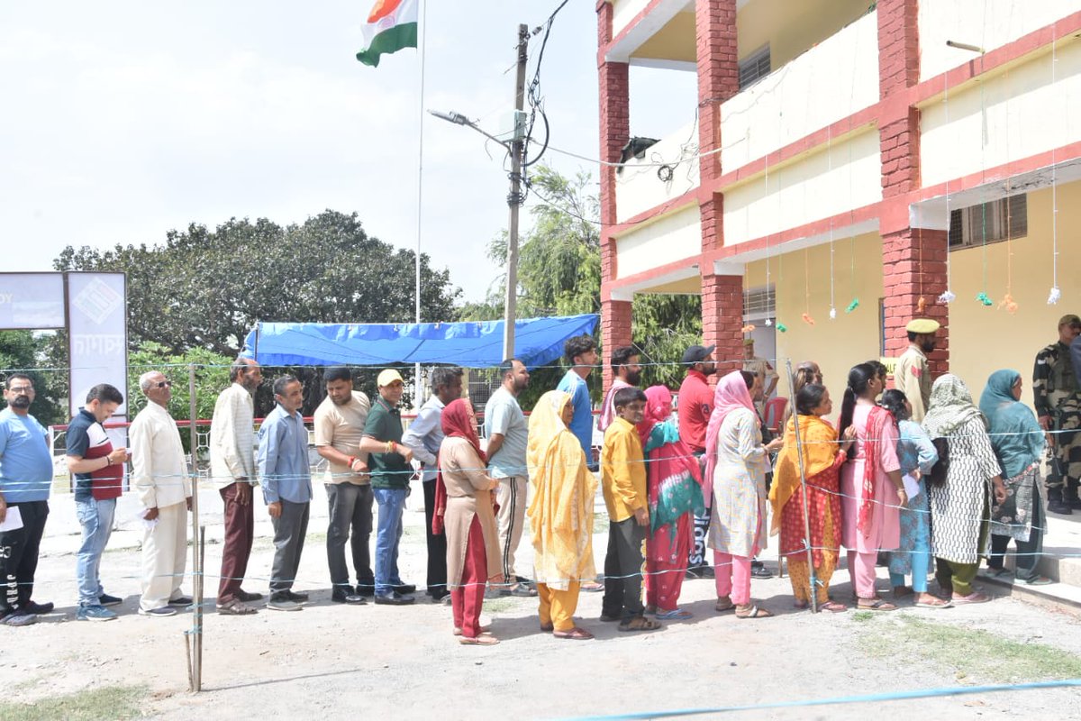 People in long queues waiting to cast their votes in the polling station set up at Govt. Model Hr. Sec. School Katra. @ECISVEEP @ceo_UTJK @diprjk @vishesh_jk