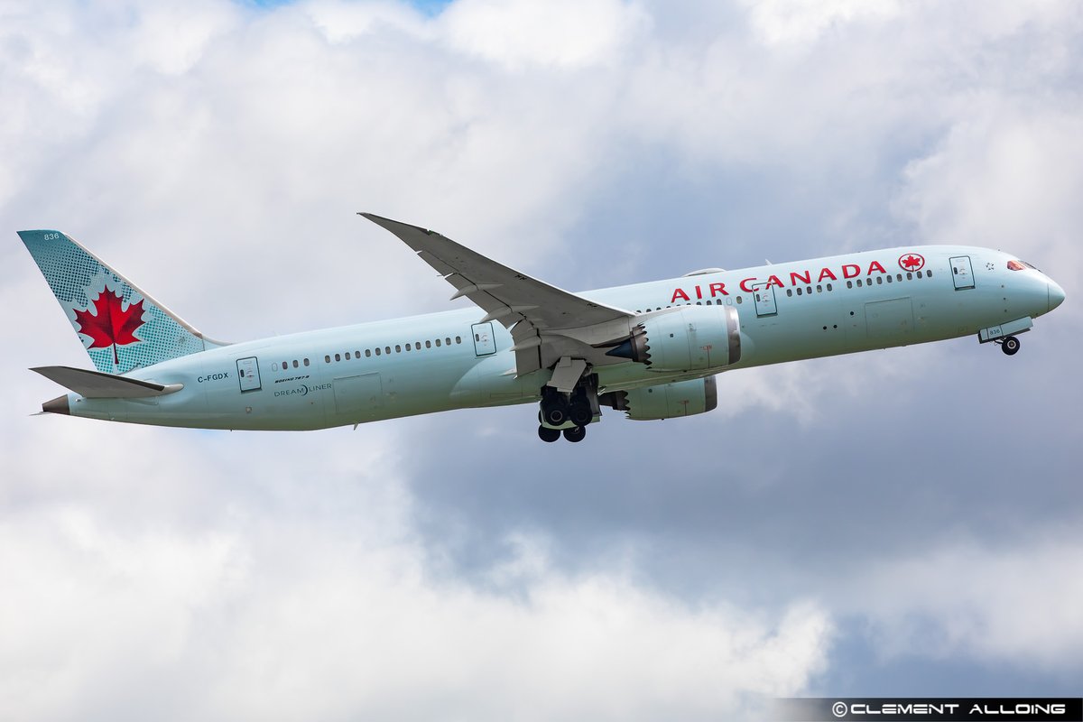 Very rare bird at @aeroport_tls ! the @BoeingAirplanes #B789 visit us this morning ! Thanks @AirCanada to sending this beauty !! #AC879 #CFGDX ! #Avgeeks #Avgeek