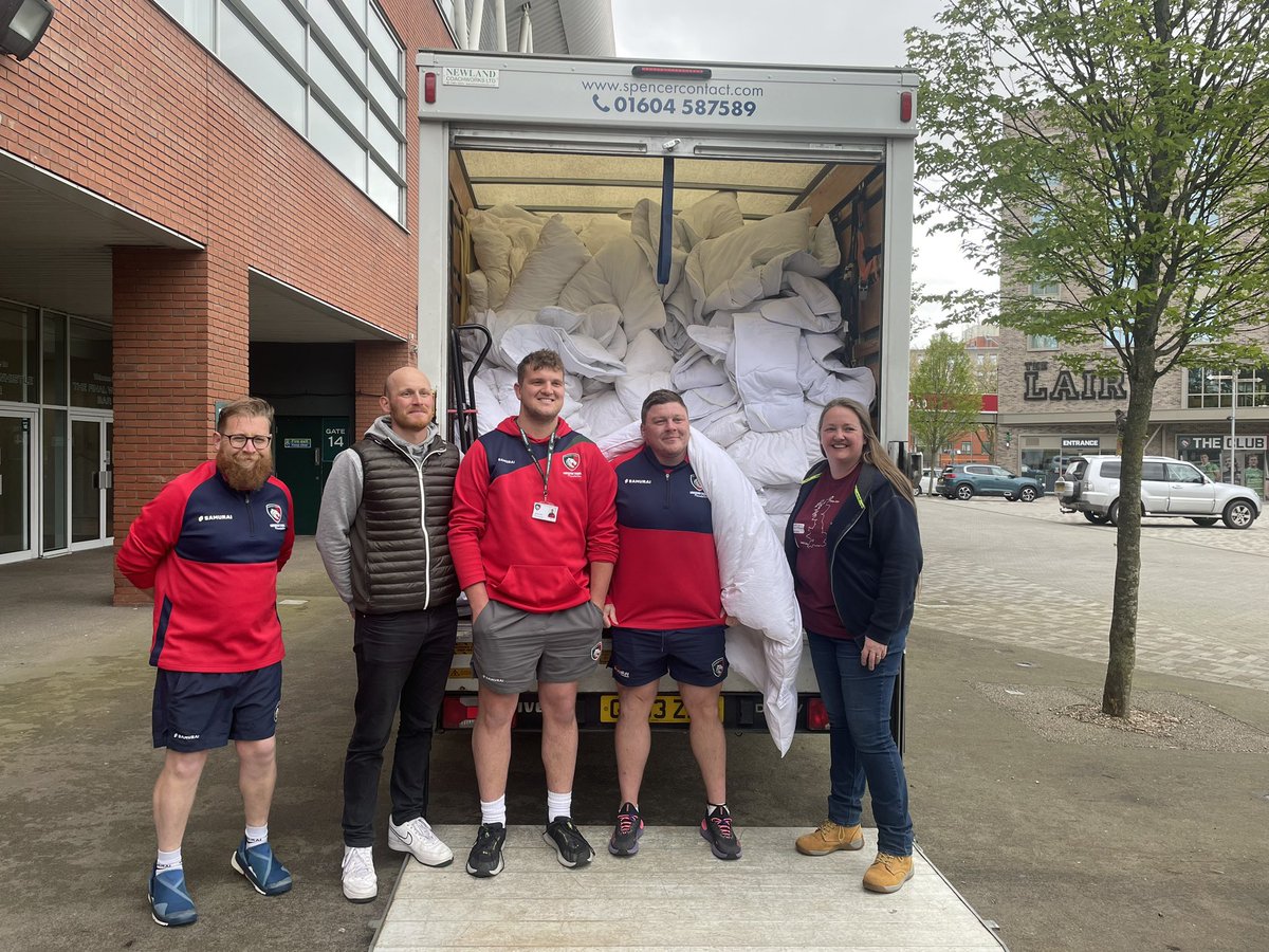 The Leicester Tigers Foundation were delighted to donate a significant amount of bedding equipment to Spencer Contact, who will be distributing these items to those in need! The Foundation received and donated these items from the @vocohotels 👏