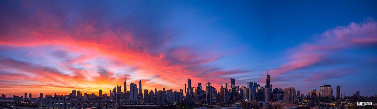Friday's Fantastic Sunrise Spectacular. This morning's panorama view of Chicago. #weather #chicago #news #ilwx