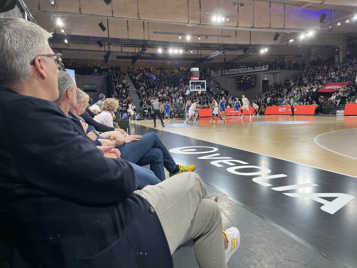 DOSB (@dosb) on Twitter photo Treffen der Persönlichen Mitglieder des #DOSB in Hamburg! 🤝
Die Alexander Otto-Stiftung, Digitalisierung im Sport und die mögliche Bewerbung um Olympische & Paralympische Spiele standen auf der Agenda.
Ein Besuch bei den <a href="/hamburgtowers/">Veolia Towers Hamburg</a> rundete den Tag ab. 🏀💯 Treffen der Persönlichen Mitglieder des #DOSB in Hamburg! 🤝
Die Alexander Otto-Stiftung, Digitalisierung im Sport und die mögliche Bewerbung um Olympische & Paralympische Spiele standen auf der Agenda.
Ein Besuch bei den <a href="/hamburgtowers/">Veolia Towers Hamburg</a> rundete den Tag ab. 🏀💯