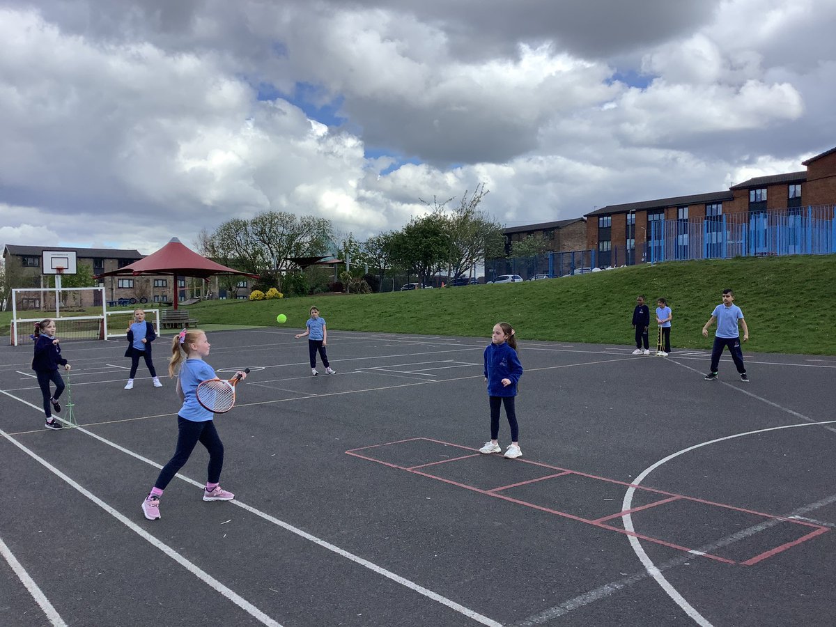 In PE today children had lots of fun improving their batting skills. What a great game of rounders we had #olippe @GetSet4Ed @DeputyOLI @csergeant3