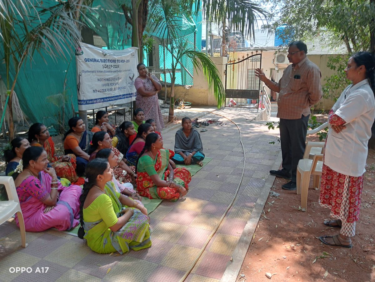 Engaging SVEEP activity at Gaddi Annaram, Moosarambagh,Malakpet Assembly Segment focused on boosting voter turnout! 🗳️ Empowering citizens with strategies to enhance participation in shaping our democracy. Save the date of poll 13th MAY 2024! #ChunavKaParv #DeshKaGarv #ECI…