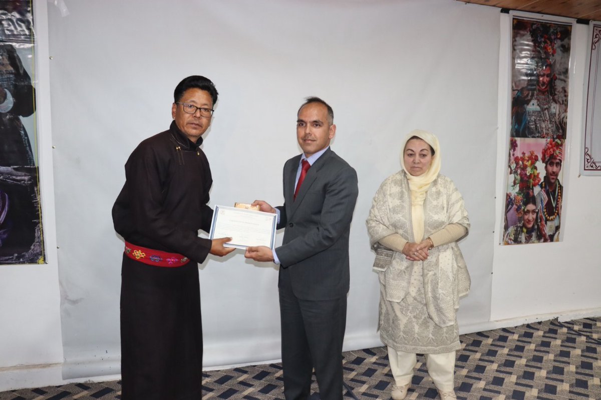 ULadakh's tweet photo. On April 25th, 2024, the Center for Gilgit-Baltistan Studies, Kargil campus, University of Ladakh 
organized a one-day seminar on the theme "Gilgit-Baltistan: Exploring Roots, Heritage, and 
Politics".
@lg_ladakh @DIPR_Kargil @DIPR_Leh @LadakhSecretary https://t.co/NThleeCdZj